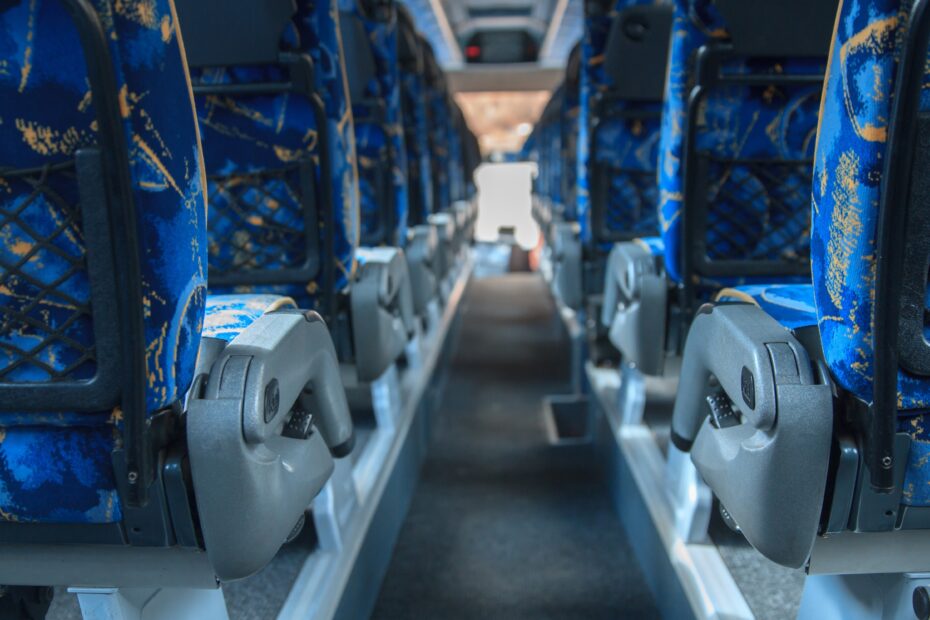 Viajar en autobús en temporada baja: ventajas y consejos